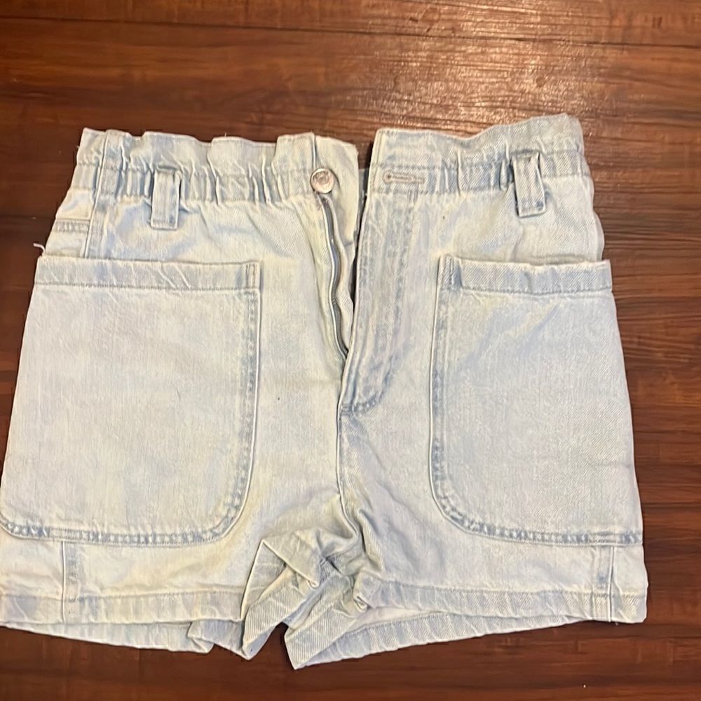 Zara Jean Short - Womens Stretch Short - Light Jean - Excellent Condition